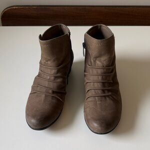 Rockport Taupe Brown Leather Ankle Booties with Side Zip